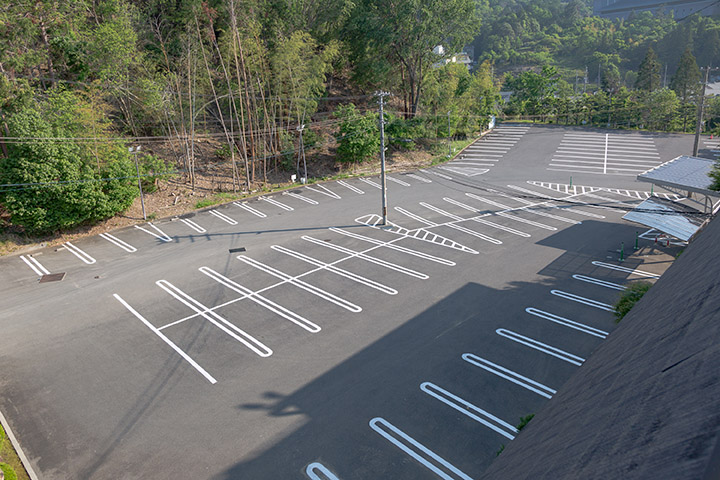広々平面駐車場